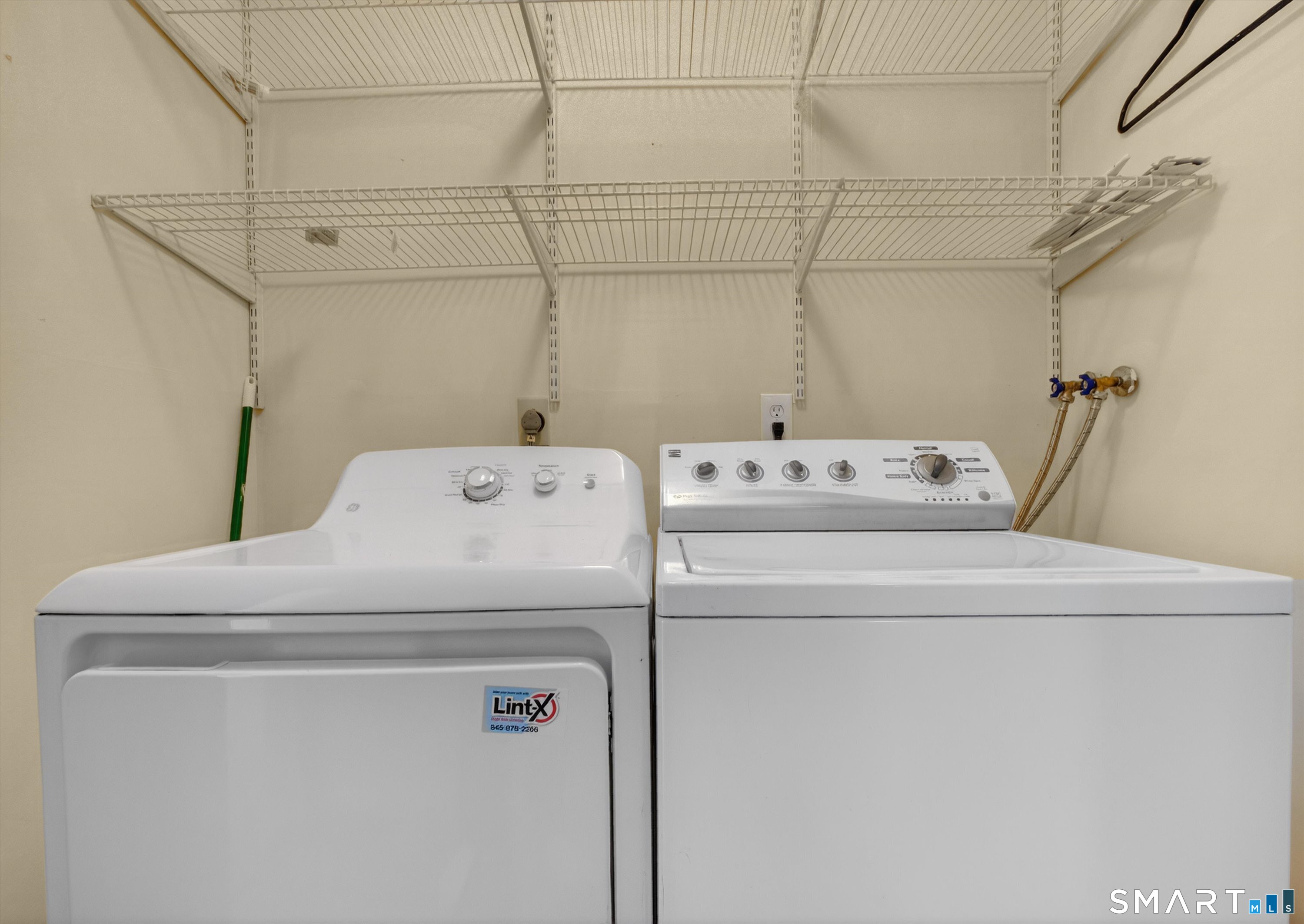 20 East Pembroke Road, Unit 8 Danbury, CT 06811 - Photo 19 of 23 a utility room with dryer and washer