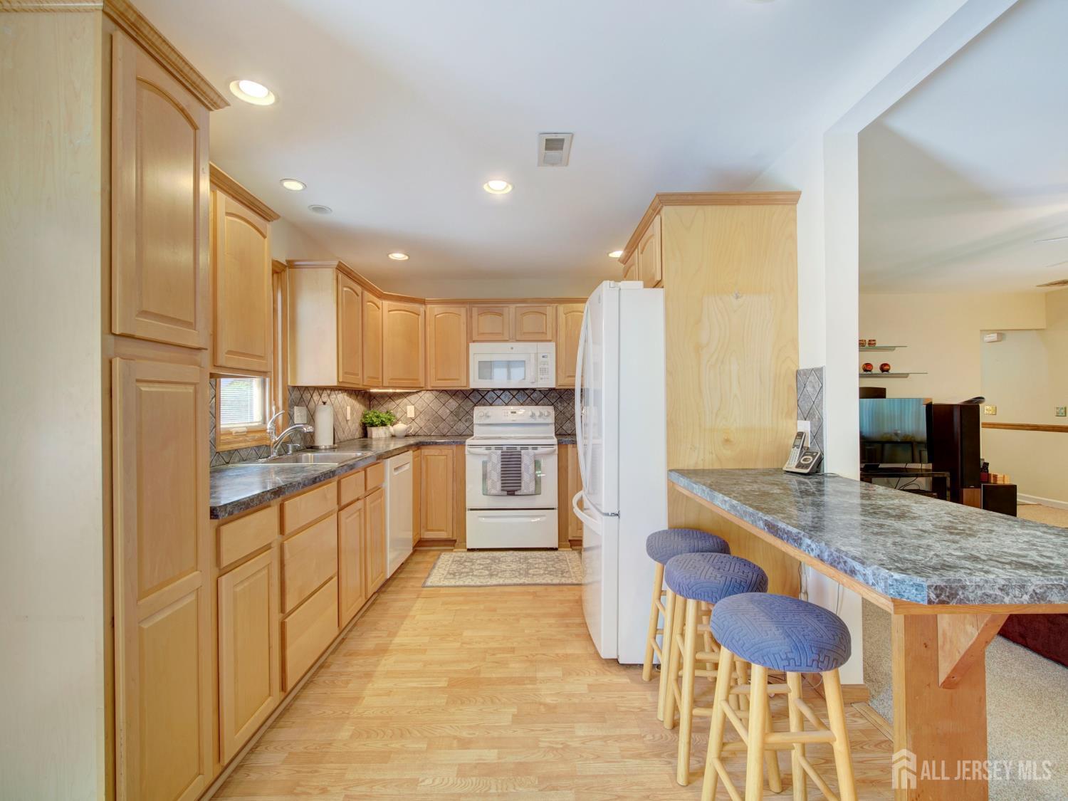 101 Idlewild Road Edison, NJ 08817 - Photo 16 of 42