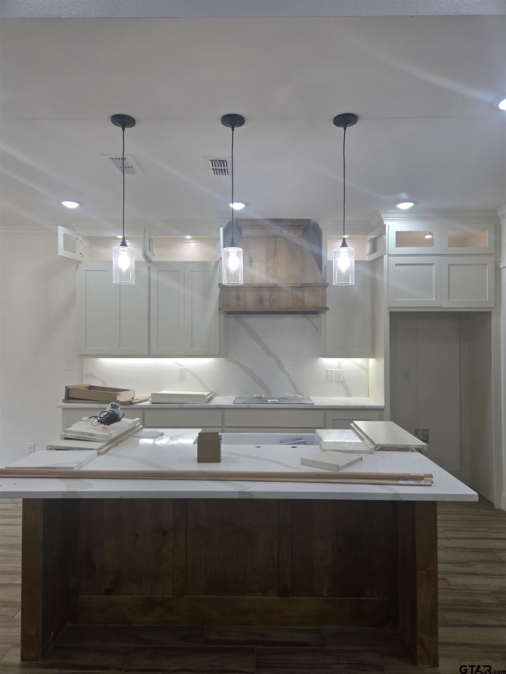 7227 Cr 485 Tyler Tx 75706 Tyler, TX 75706 - Photo 4 of 23 a view of a counter top space