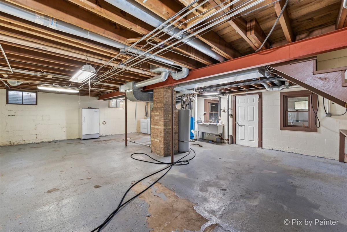 322 West Dowell Road McHenry, IL 60051 - Photo 29 of 40 a view of a garage