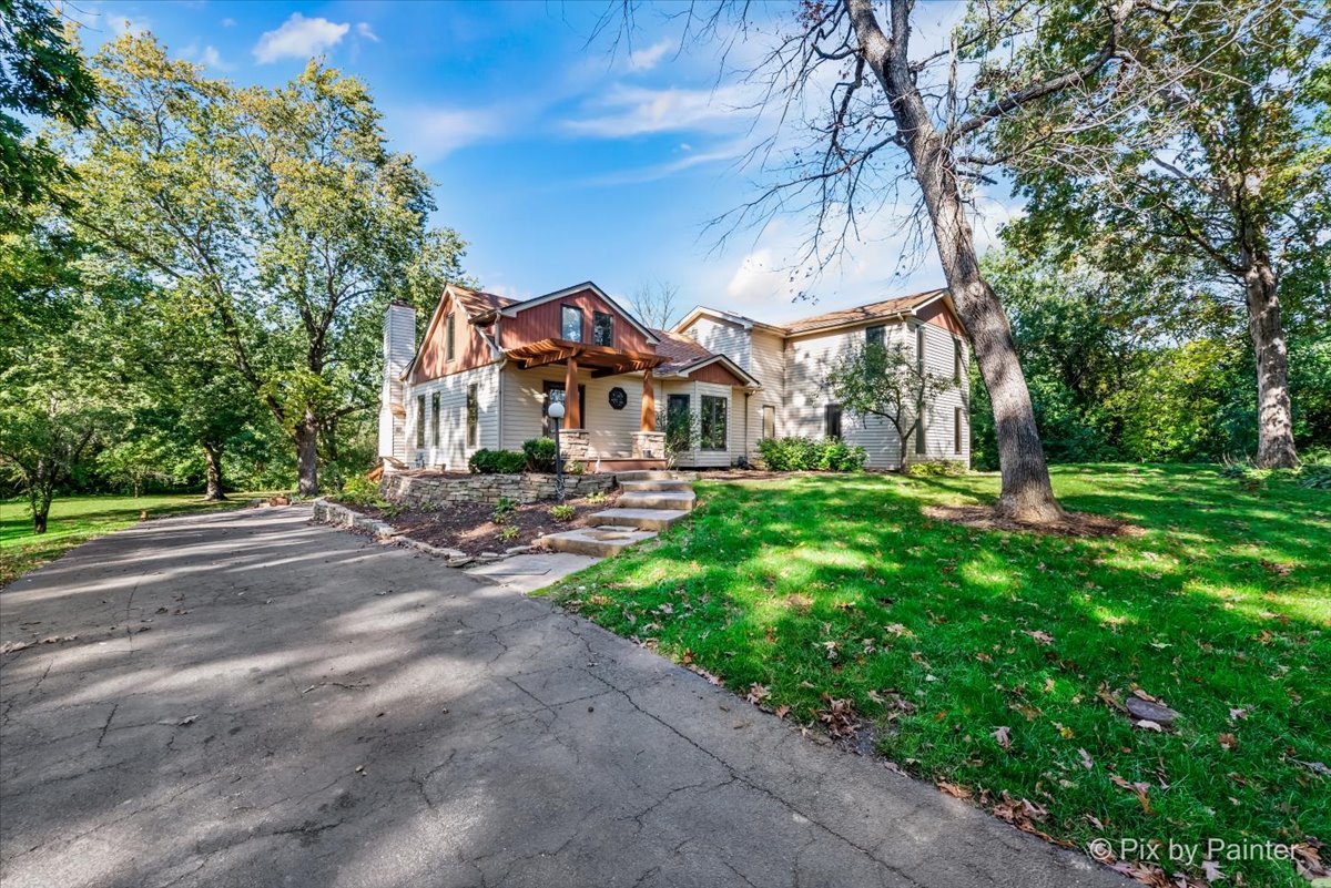 322 West Dowell Road McHenry, IL 60051 - Photo 31 of 40 a front view of a house with a yard