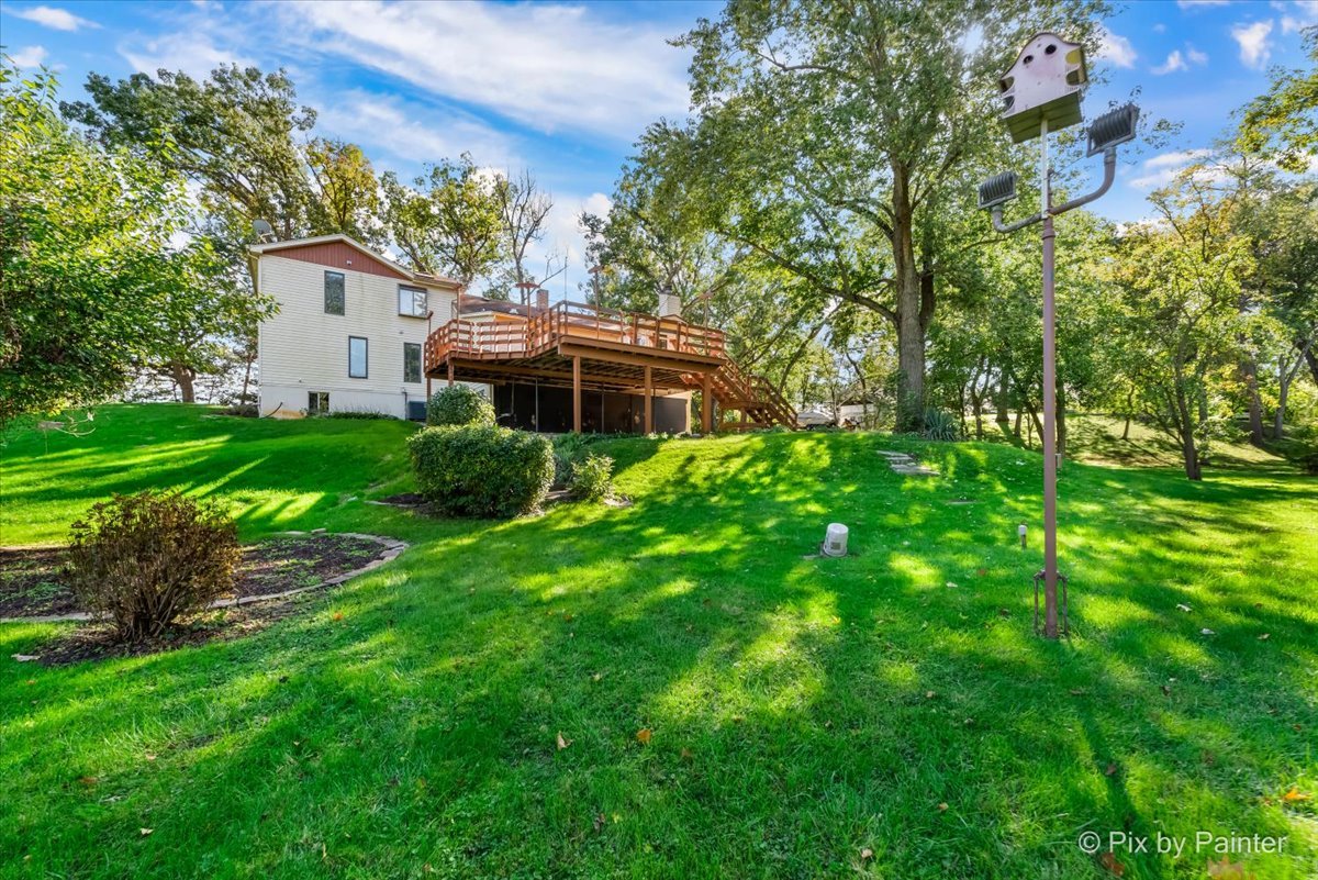 322 West Dowell Road McHenry, IL 60051 - Photo 34 of 40 a house view with a garden space