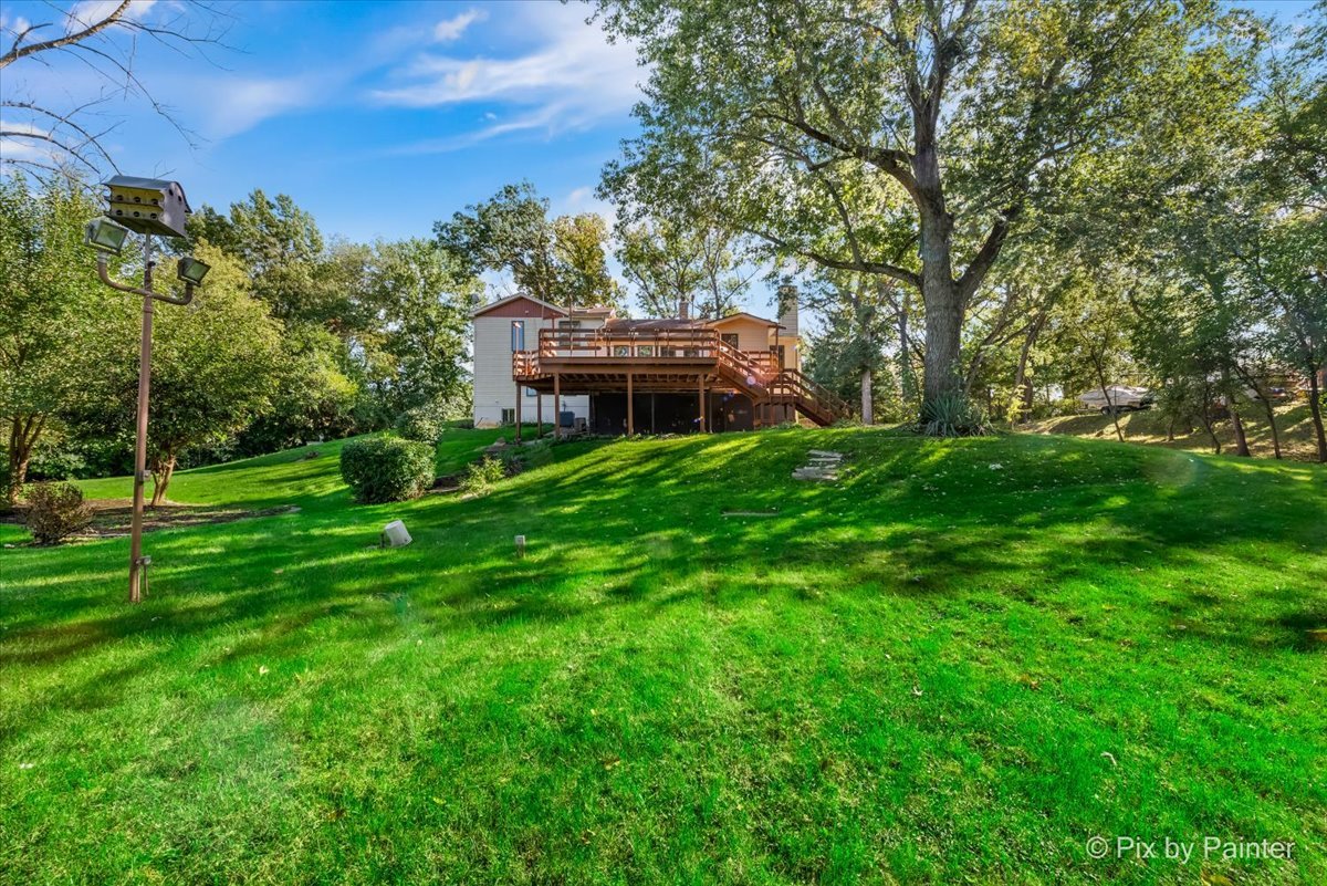 322 West Dowell Road McHenry, IL 60051 - Photo 35 of 40 a house view with a garden space