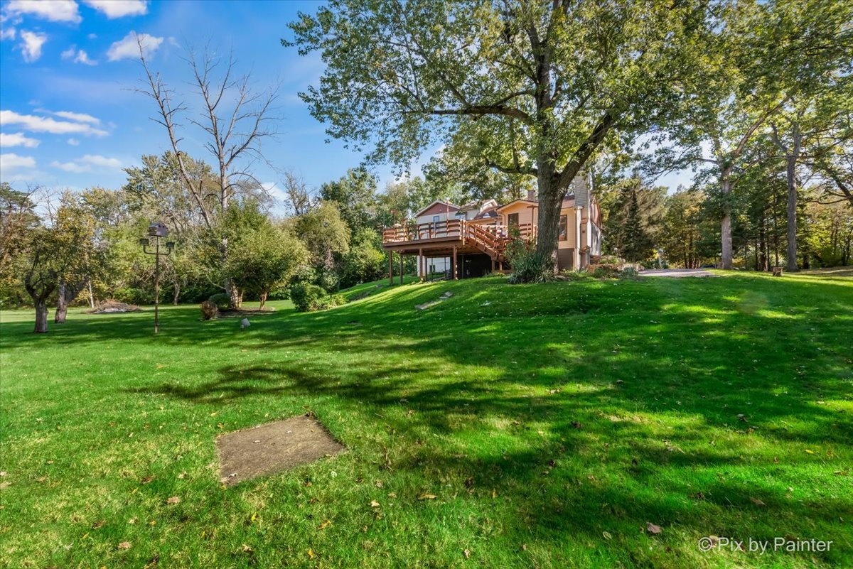 322 West Dowell Road McHenry, IL 60051 - Photo 36 of 40 a backyard of a house with lots of green space