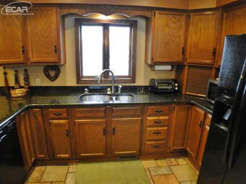 11108 White Lake Road Fenton, MI 48430 - Photo 5 of 33 20430561-4.JPG