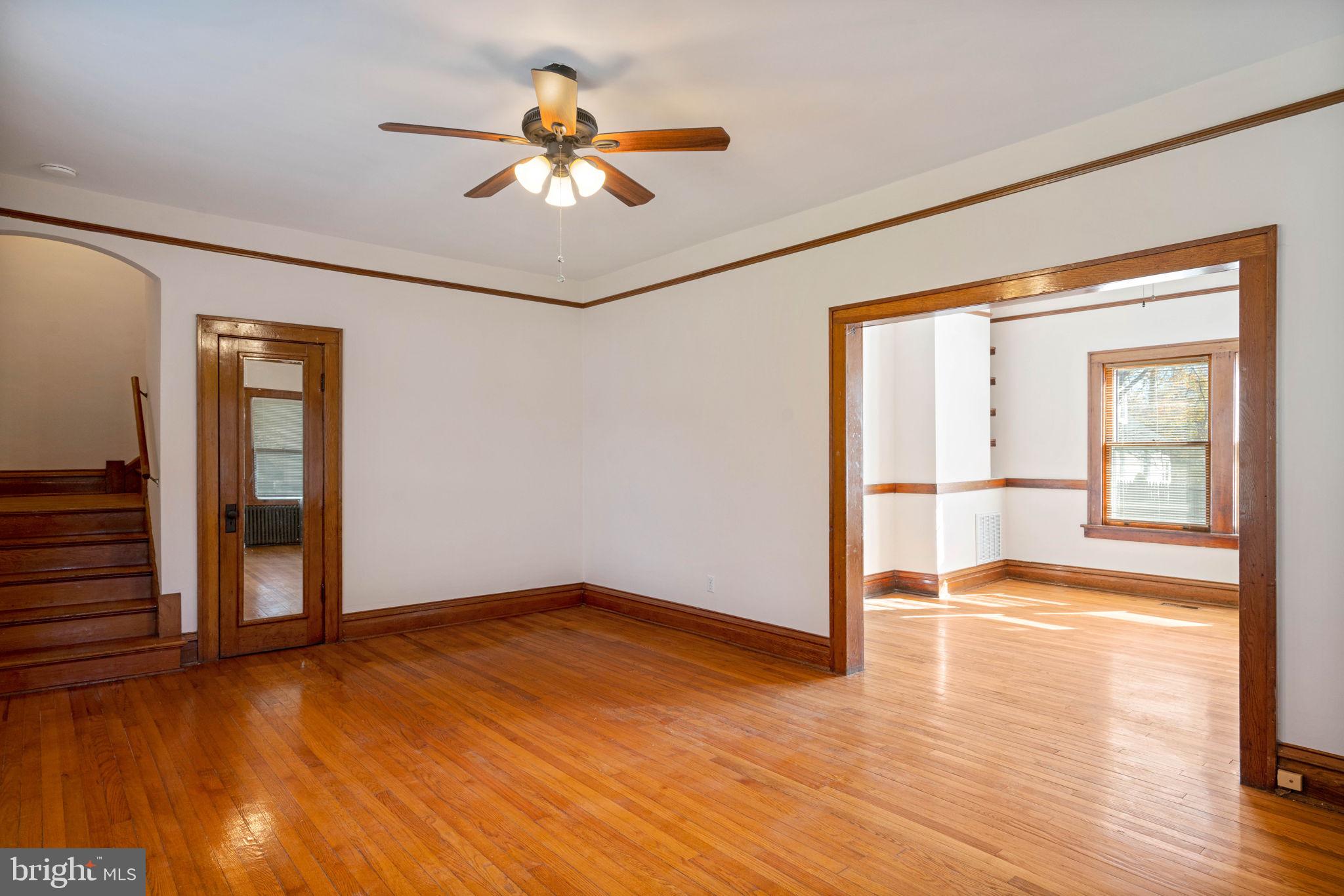 10706 Livingston Road Fort Washington, MD 20744 - Photo 6 of 42 Living Room