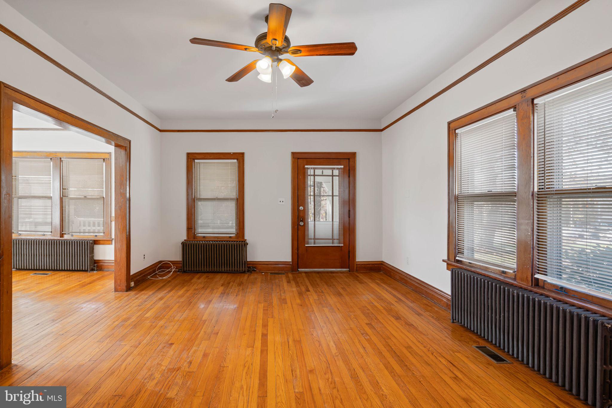 10706 Livingston Road Fort Washington, MD 20744 - Photo 10 of 42 Living Room