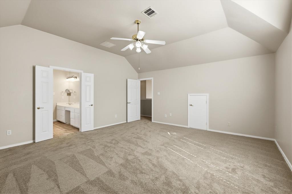 944 Hedgcoxe Road Plano, TX 75025 - Photo 19 of 40 Spacious primary suite with massive walk-in closet and ensuite bathroom