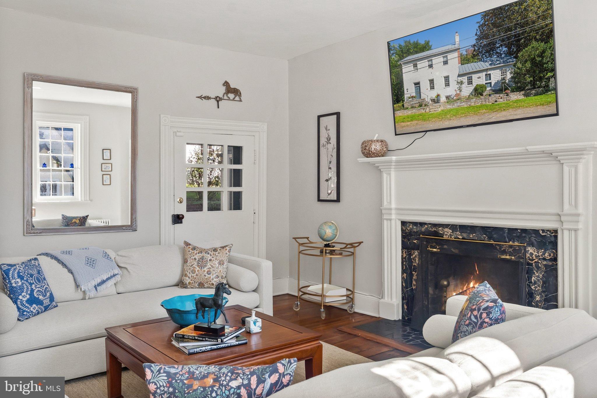 677 Federal Street Paris, VA 20130 - Photo 12 of 82 a living room with furniture and a fireplace