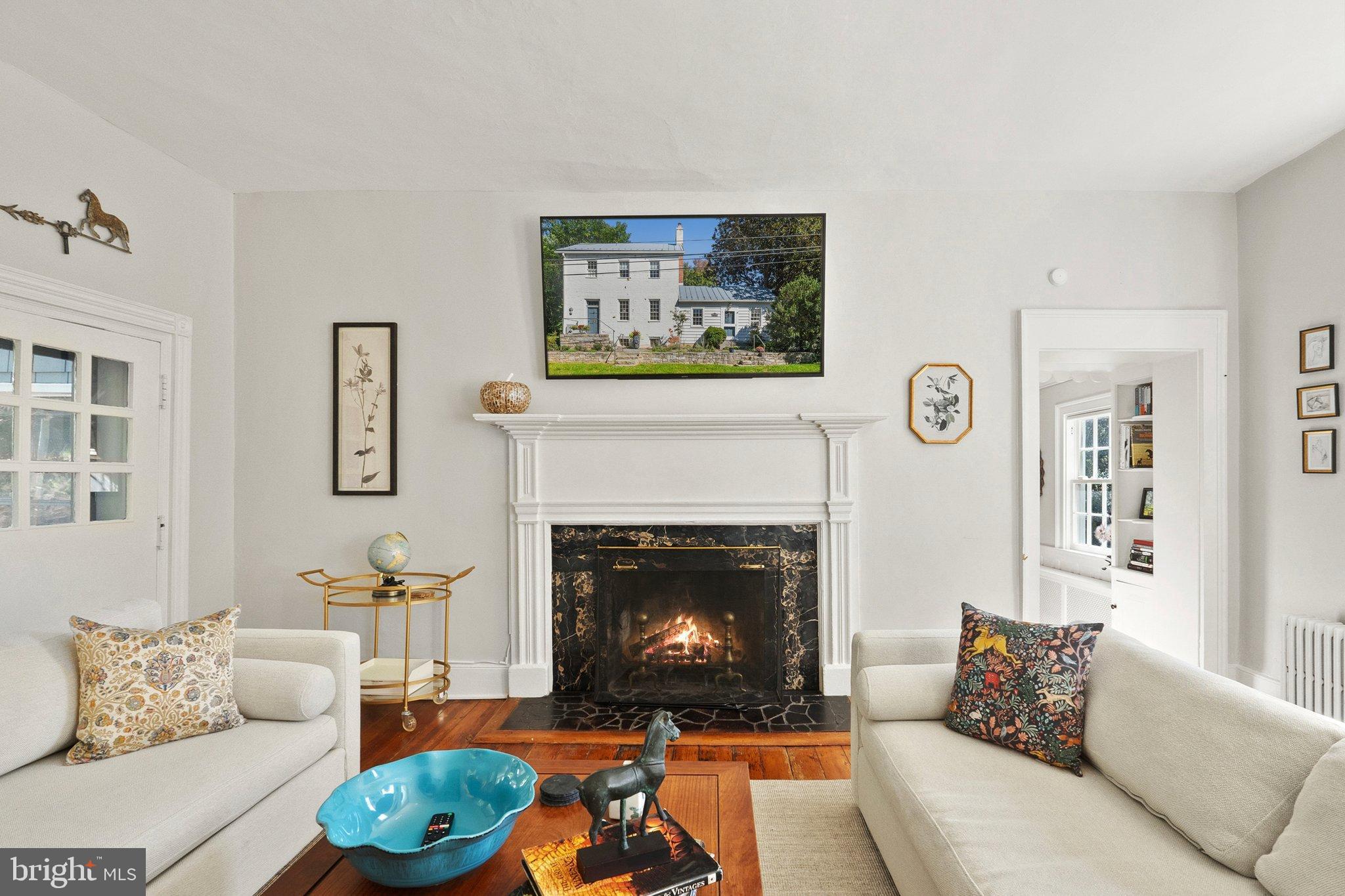 677 Federal Street Paris, VA 20130 - Photo 19 of 82 Charming living room with fireplace.
