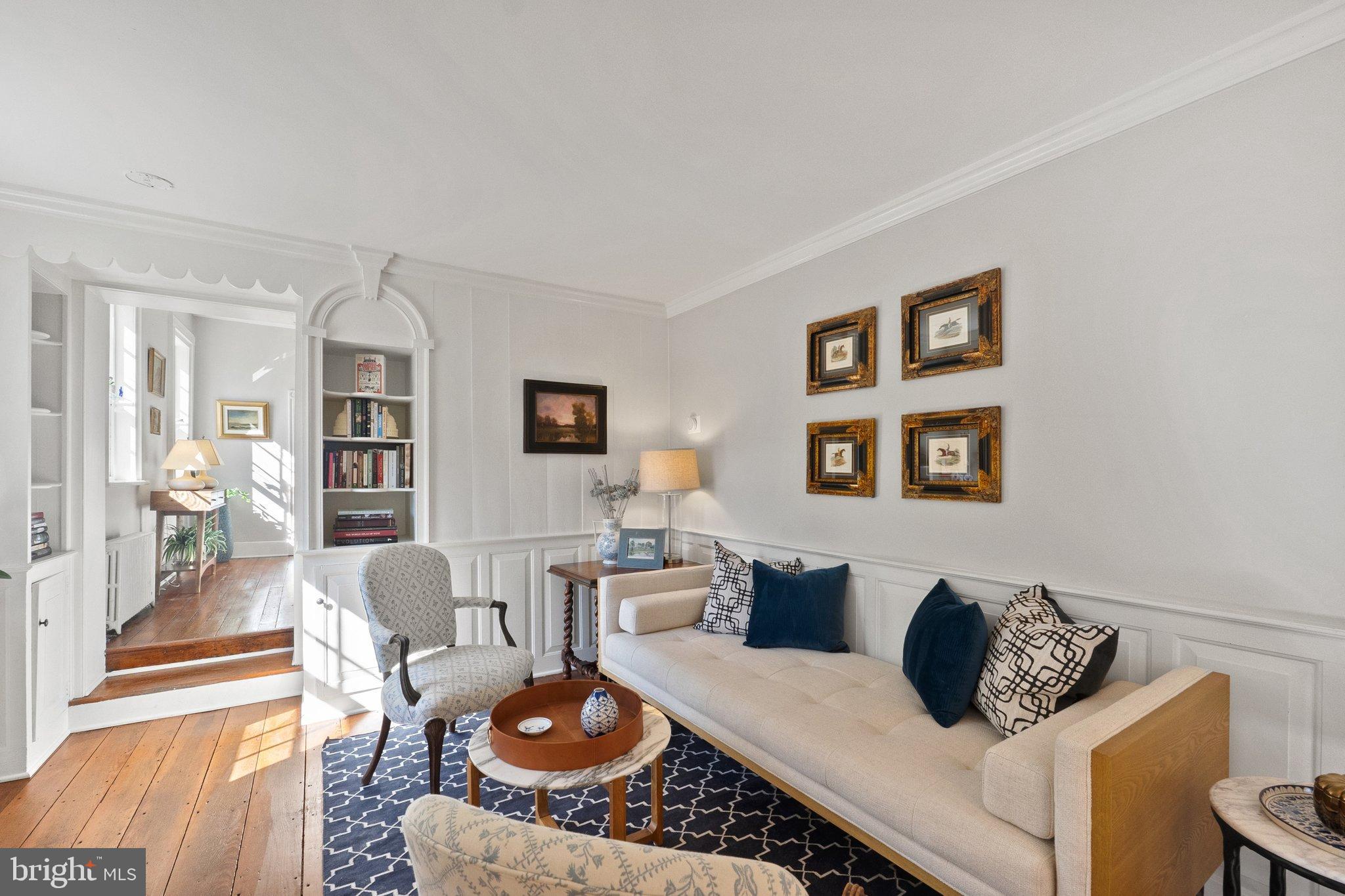 677 Federal Street Paris, VA 20130 - Photo 22 of 82 a living room with furniture and a table