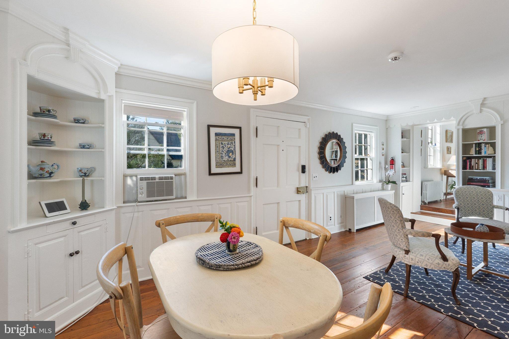 677 Federal Street Paris, VA 20130 - Photo 24 of 82 a living room with furniture and wooden floor