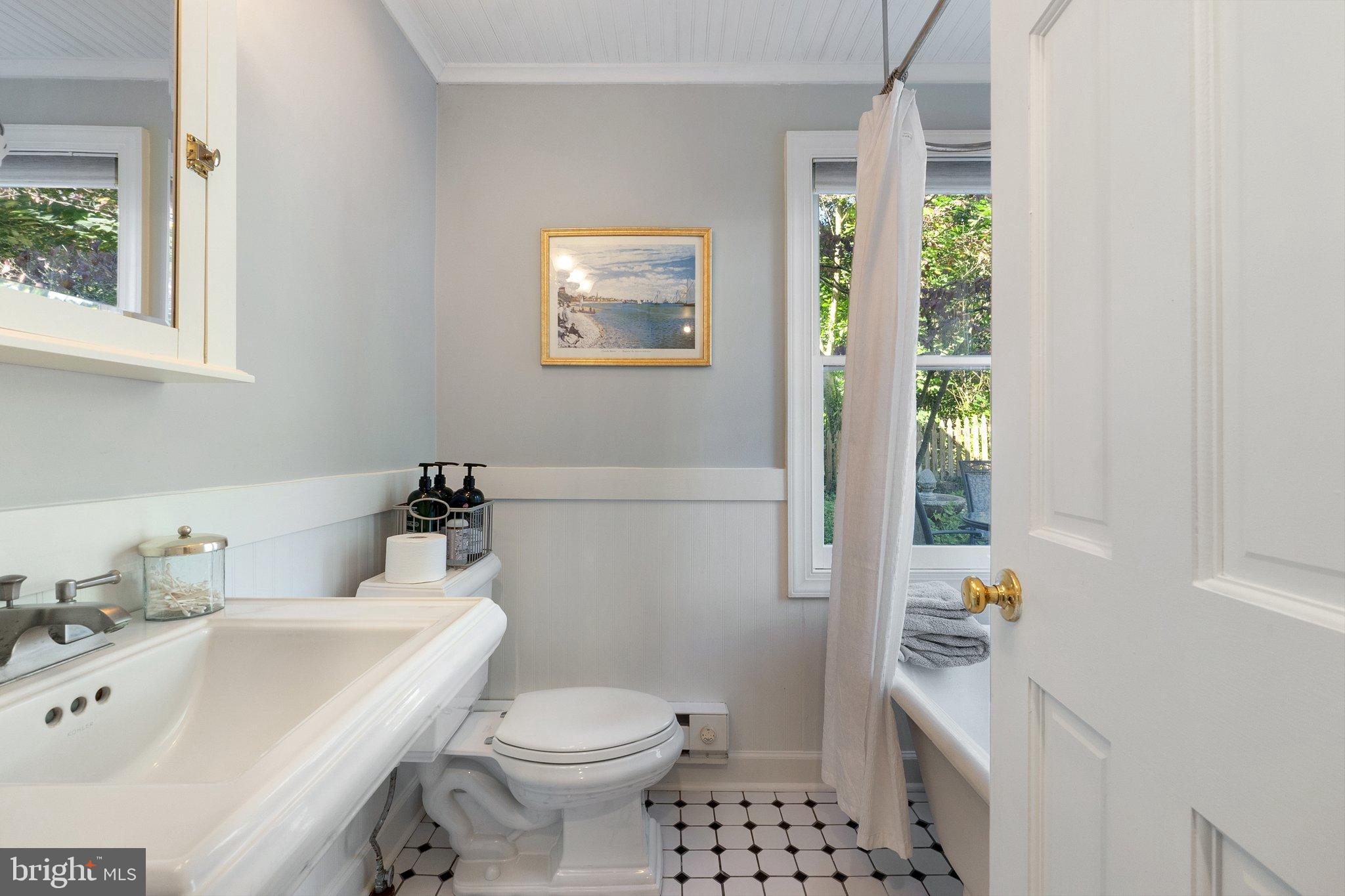 677 Federal Street Paris, VA 20130 - Photo 33 of 82 a bathroom with a sink toilet and shower