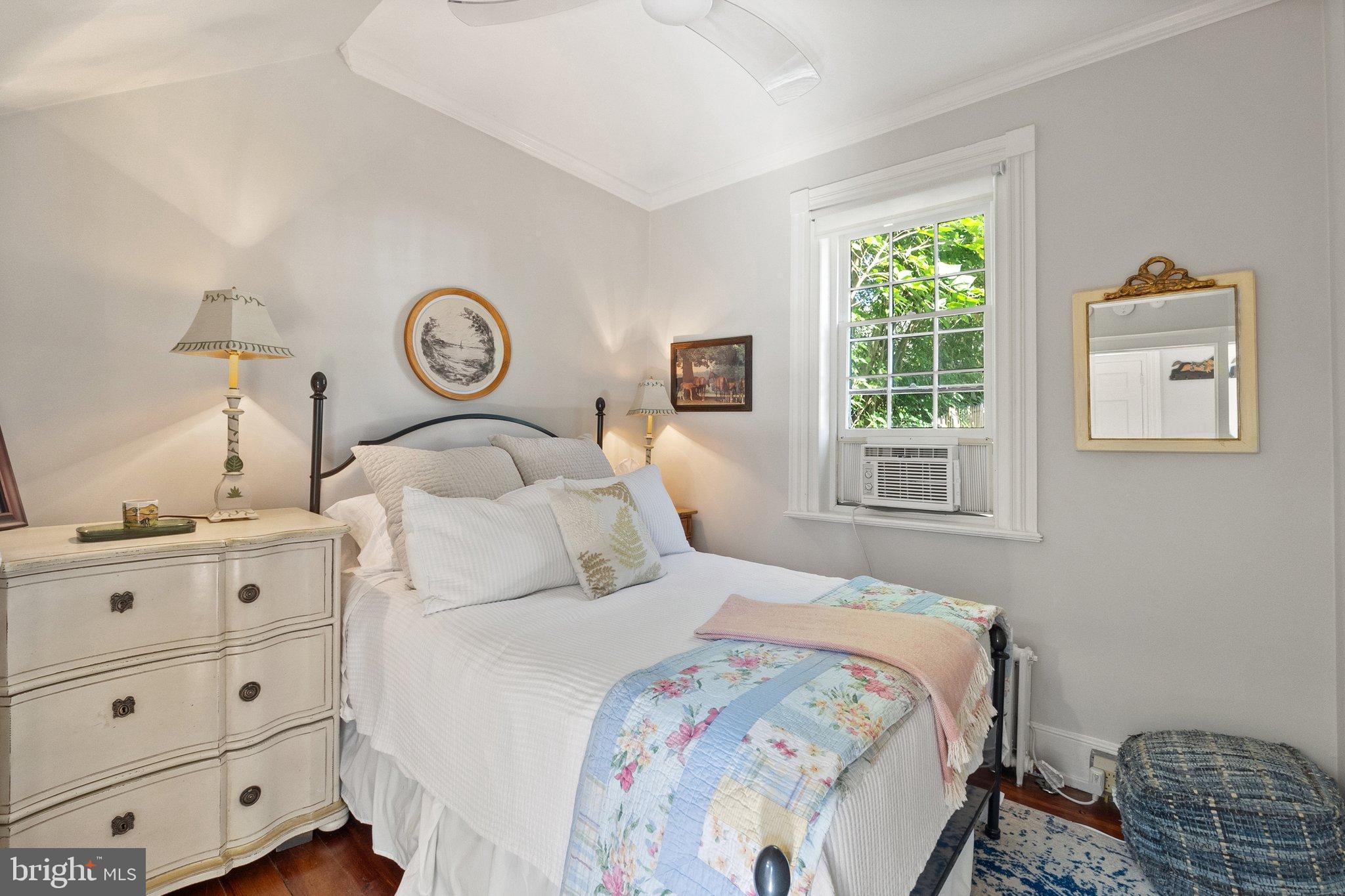 677 Federal Street Paris, VA 20130 - Photo 34 of 82 Main level bedroom
