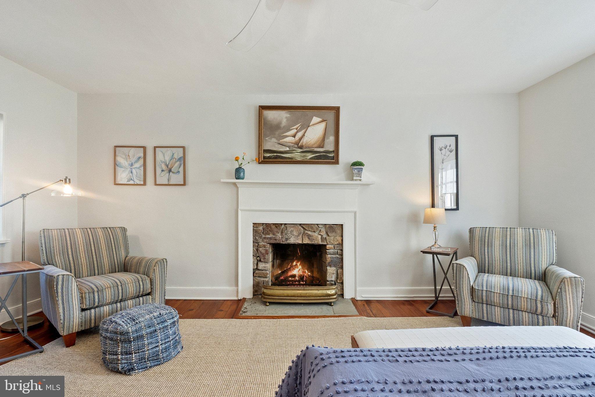 677 Federal Street Paris, VA 20130 - Photo 40 of 82 Upstairs bedroom with sitting area