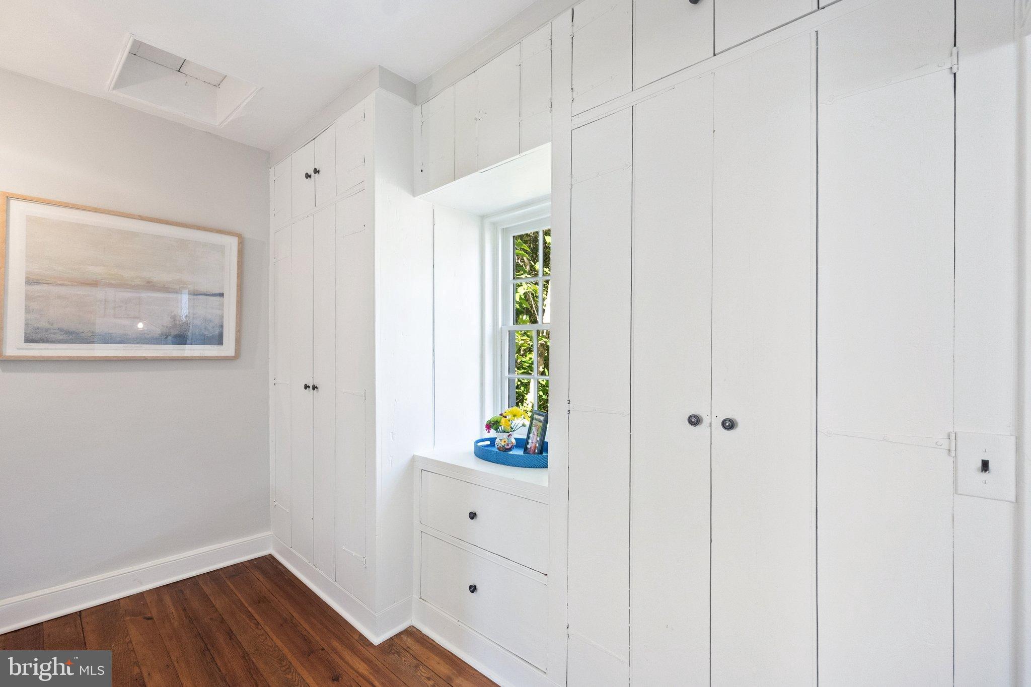 677 Federal Street Paris, VA 20130 - Photo 44 of 82 Build in wardrobes