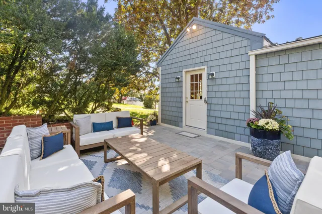 $725,000 | 677 Federal Street, Paris, VA 20130