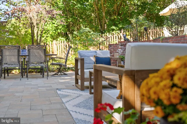 $725,000 | 677 Federal Street, Paris, VA 20130