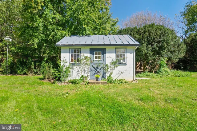 $725,000 | 677 Federal Street, Paris, VA 20130