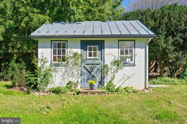 $725,000 | 677 Federal Street, Paris, VA 20130