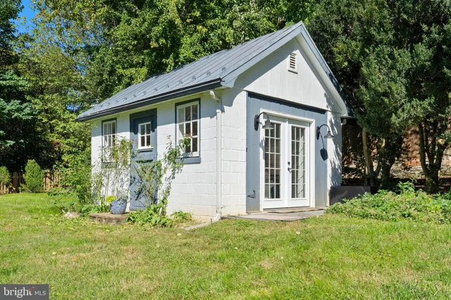 $725,000 | 677 Federal Street, Paris, VA 20130