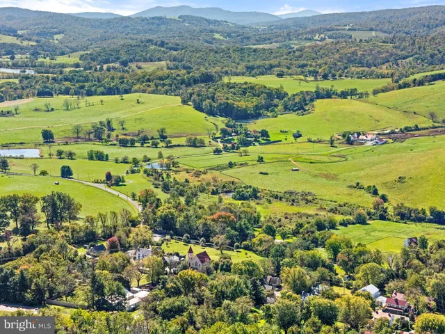 $725,000 | 677 Federal Street, Paris, VA 20130