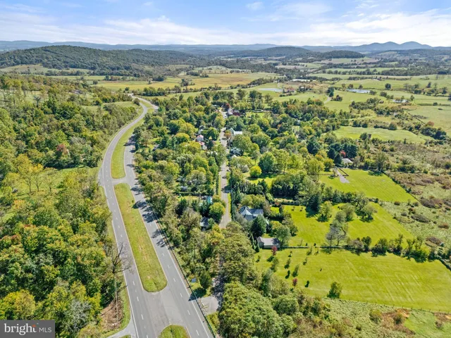 $725,000 | 677 Federal Street, Paris, VA 20130