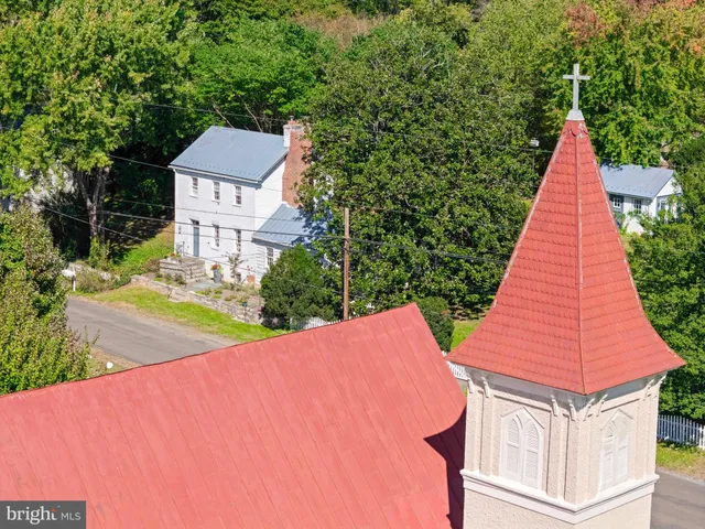 $725,000 | 677 Federal Street, Paris, VA 20130
