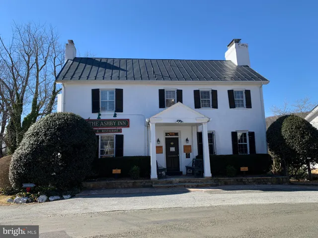 $725,000 | 677 Federal Street, Paris, VA 20130