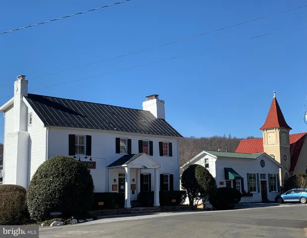 $725,000 | 677 Federal Street, Paris, VA 20130