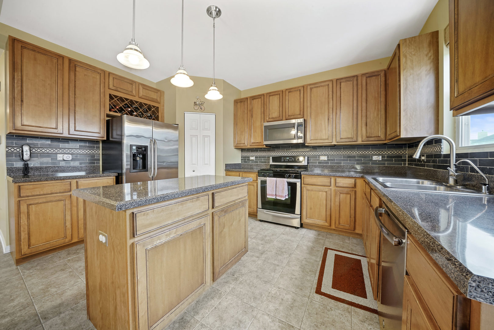25401 Spring Street Manhattan, IL 60442 - Photo 13 of 45
