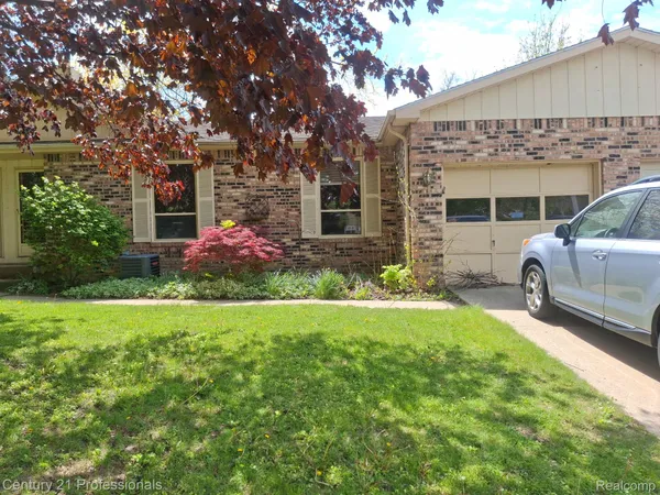 $245,000 | 2513 Golden Shores Drive, Fenton, MI 48430