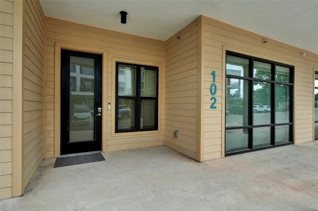 $1,990 | 4901 Springdale Road, Unit 102, Austin, TX 78723