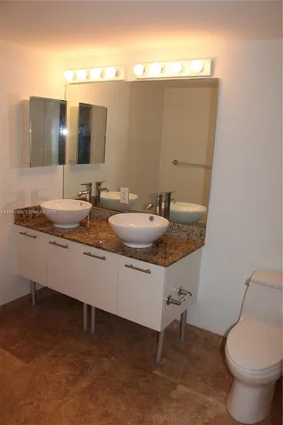 $3,250 | 41 Southeast 5th Street, Unit 2203, Miami, FL 33131