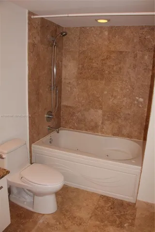 $3,250 | 41 Southeast 5th Street, Unit 2203, Miami, FL 33131