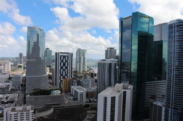 $3,250 | 41 Southeast 5th Street, Unit 2203, Miami, FL 33131