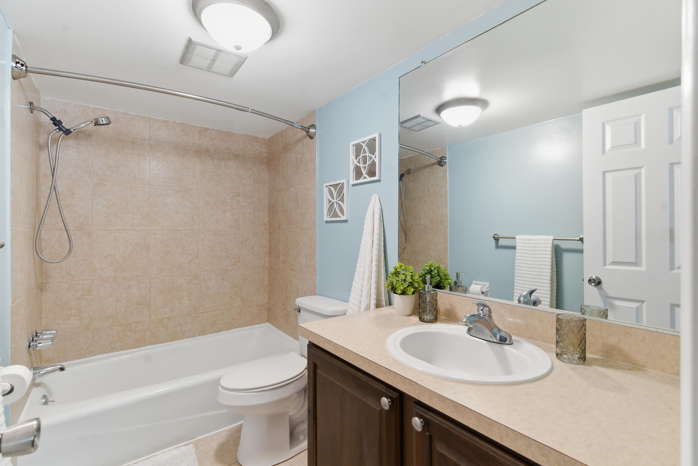 756 West Kilgore Road, Unit 108 Kalamazoo, MI 49008 - Photo 14 of 25 DSC05012
