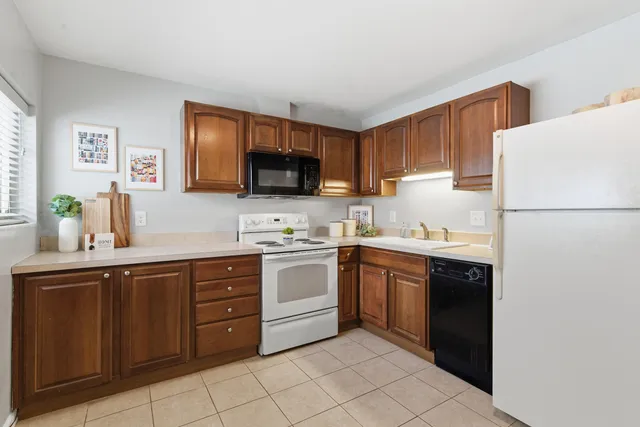 $89,900 | 756 West Kilgore Road, Unit 108, Kalamazoo, MI 49008