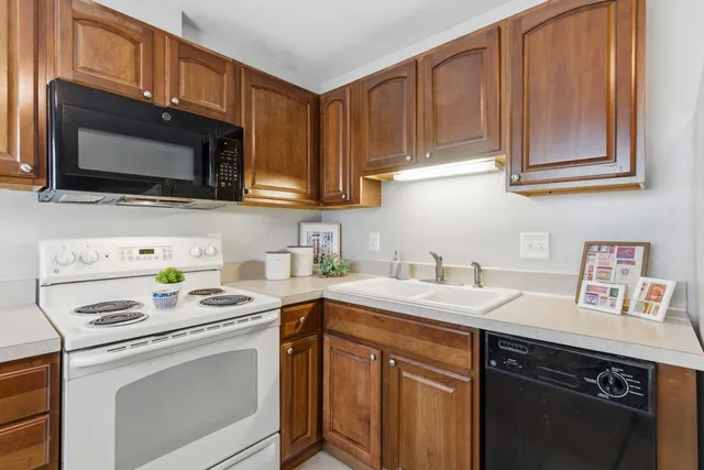 $89,900 | 756 West Kilgore Road, Unit 108, Kalamazoo, MI 49008