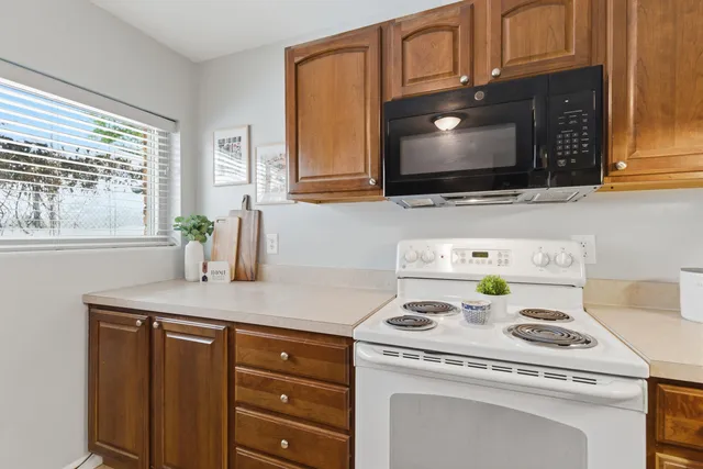 $89,900 | 756 West Kilgore Road, Unit 108, Kalamazoo, MI 49008