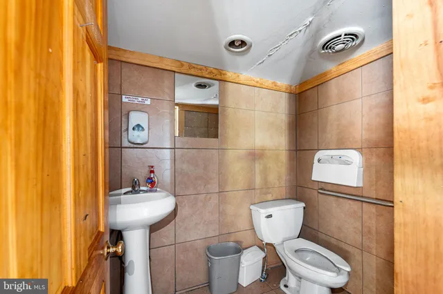 $250,000 | 221 White Horse Pike, Waterford Works, NJ 08089