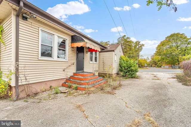 $250,000 | 221 White Horse Pike, Waterford Works, NJ 08089