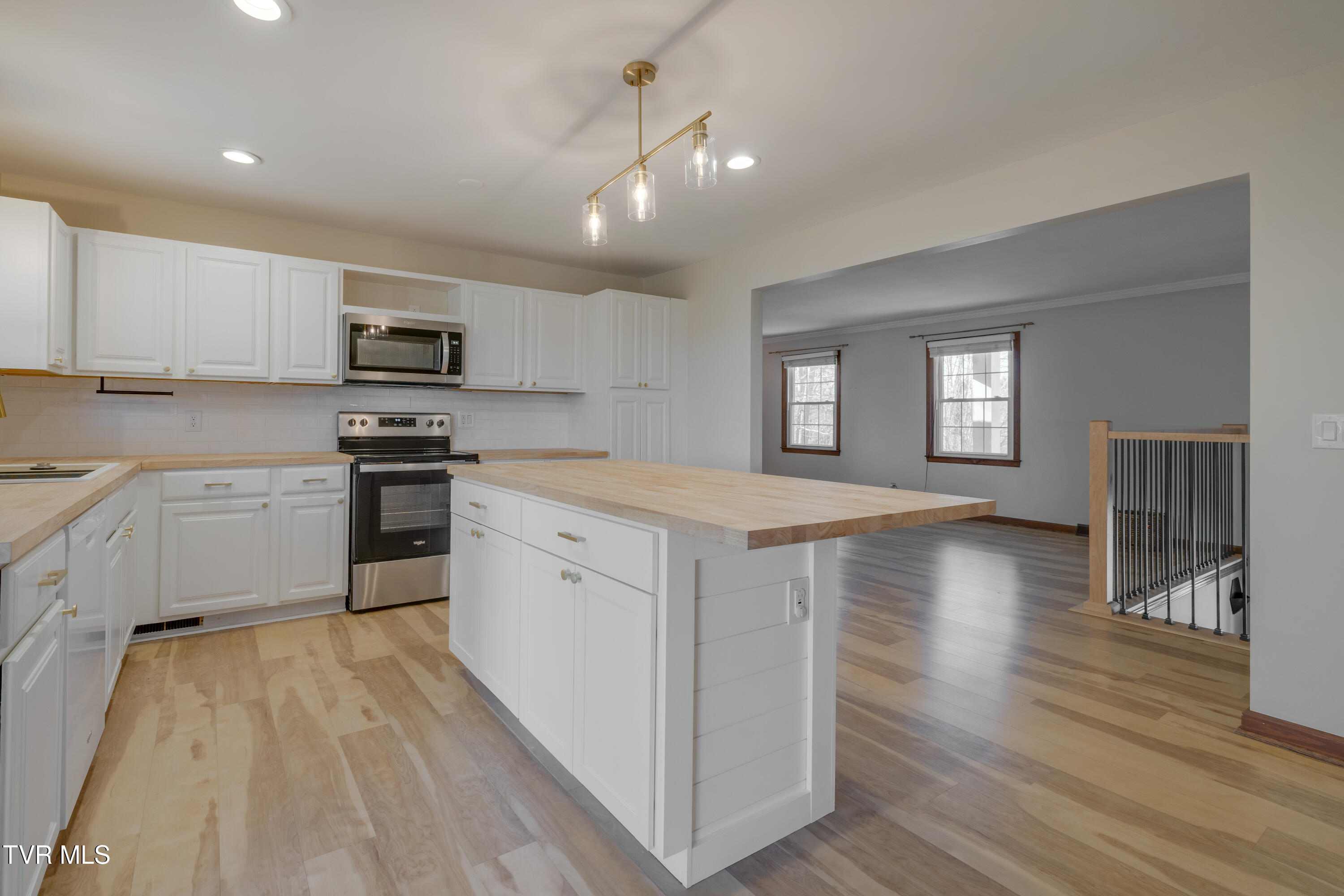 2502 Rambling Road Johnson City, TN 37604 - Photo 13 of 54 013