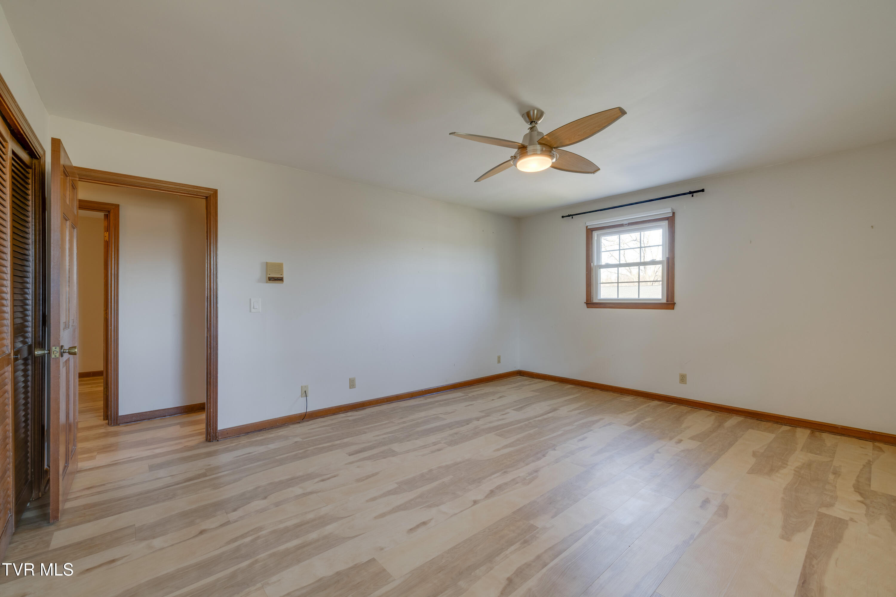 2502 Rambling Road Johnson City, TN 37604 - Photo 17 of 54 017