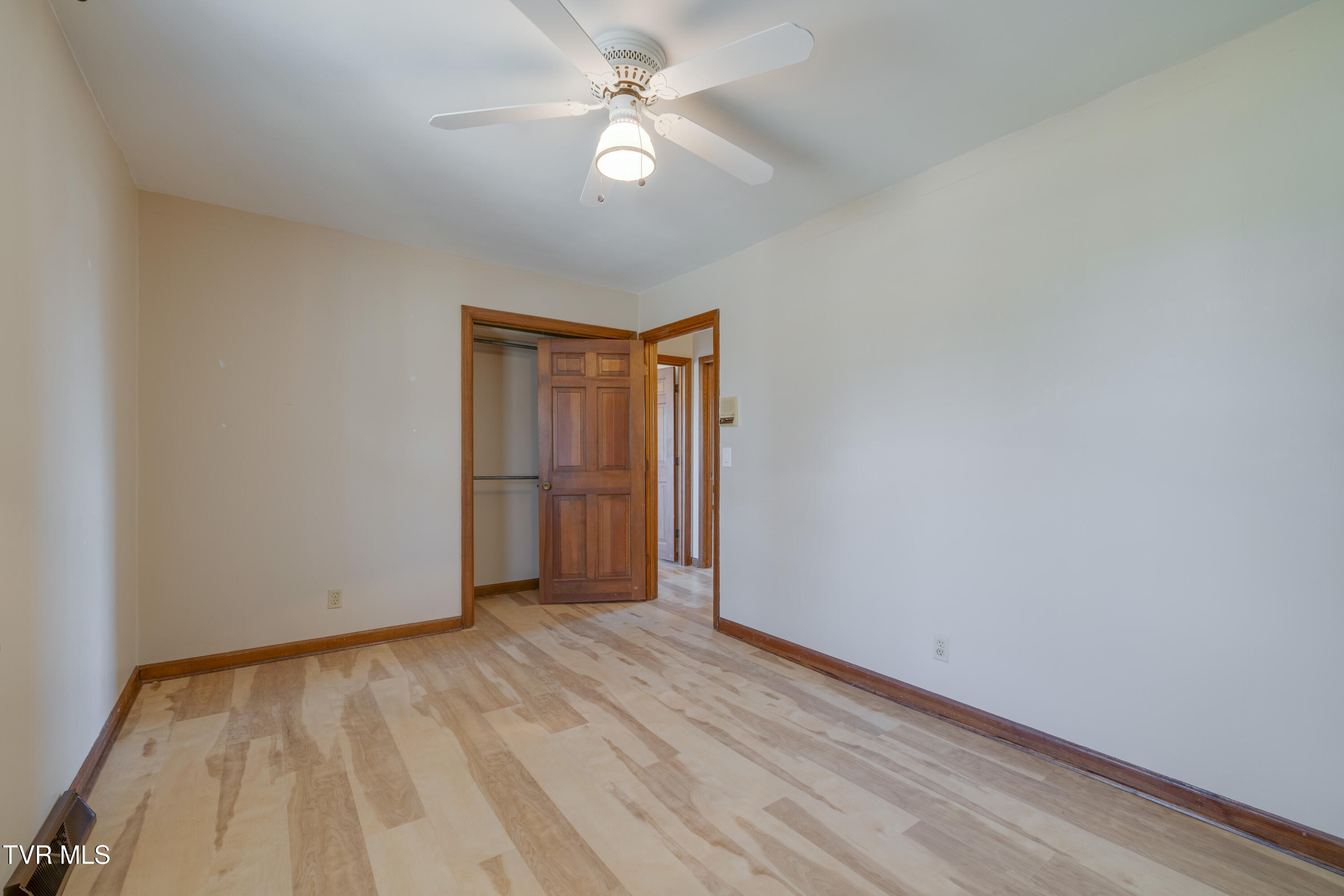 2502 Rambling Road Johnson City, TN 37604 - Photo 29 of 54 029