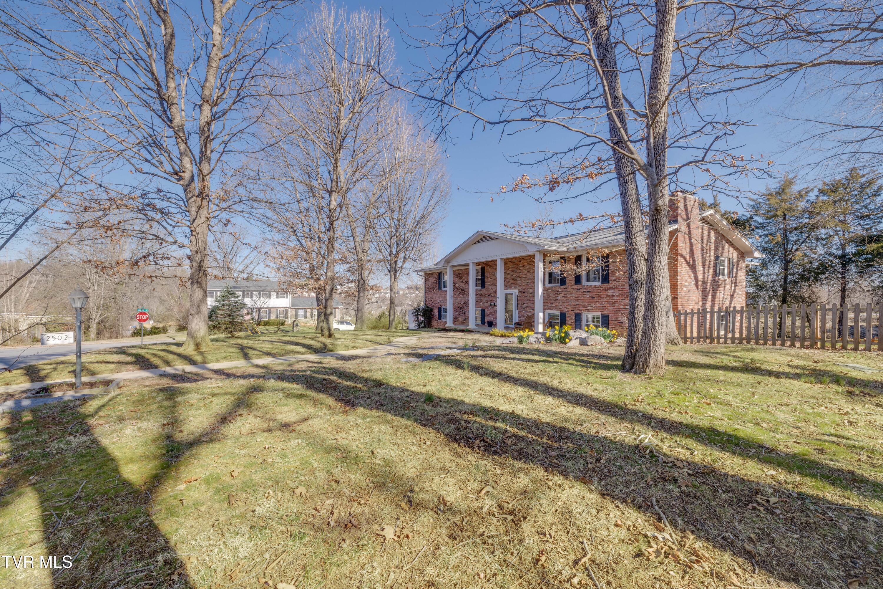 2502 Rambling Road Johnson City, TN 37604 - Photo 3 of 54 003