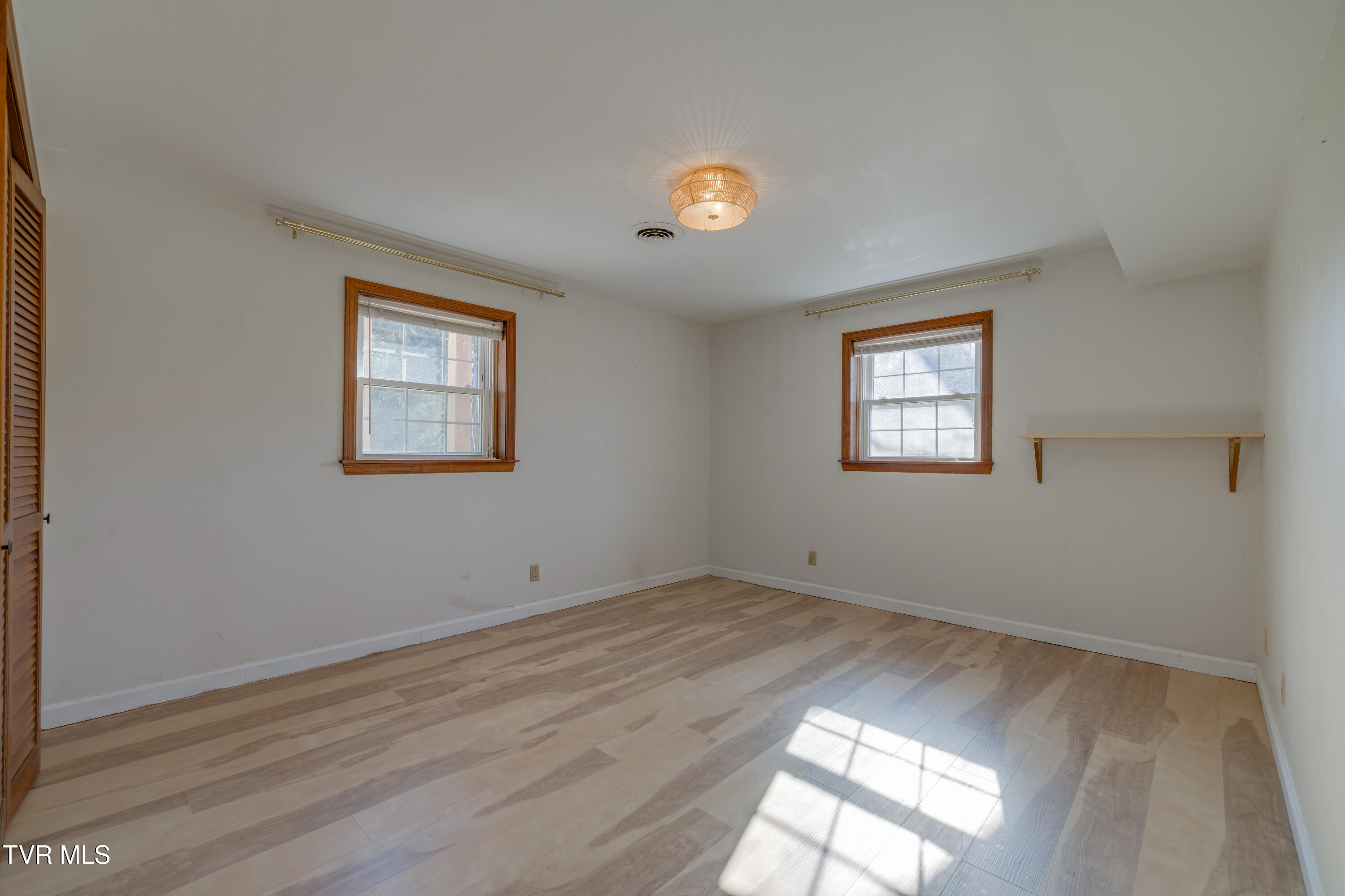 2502 Rambling Road Johnson City, TN 37604 - Photo 33 of 54 033