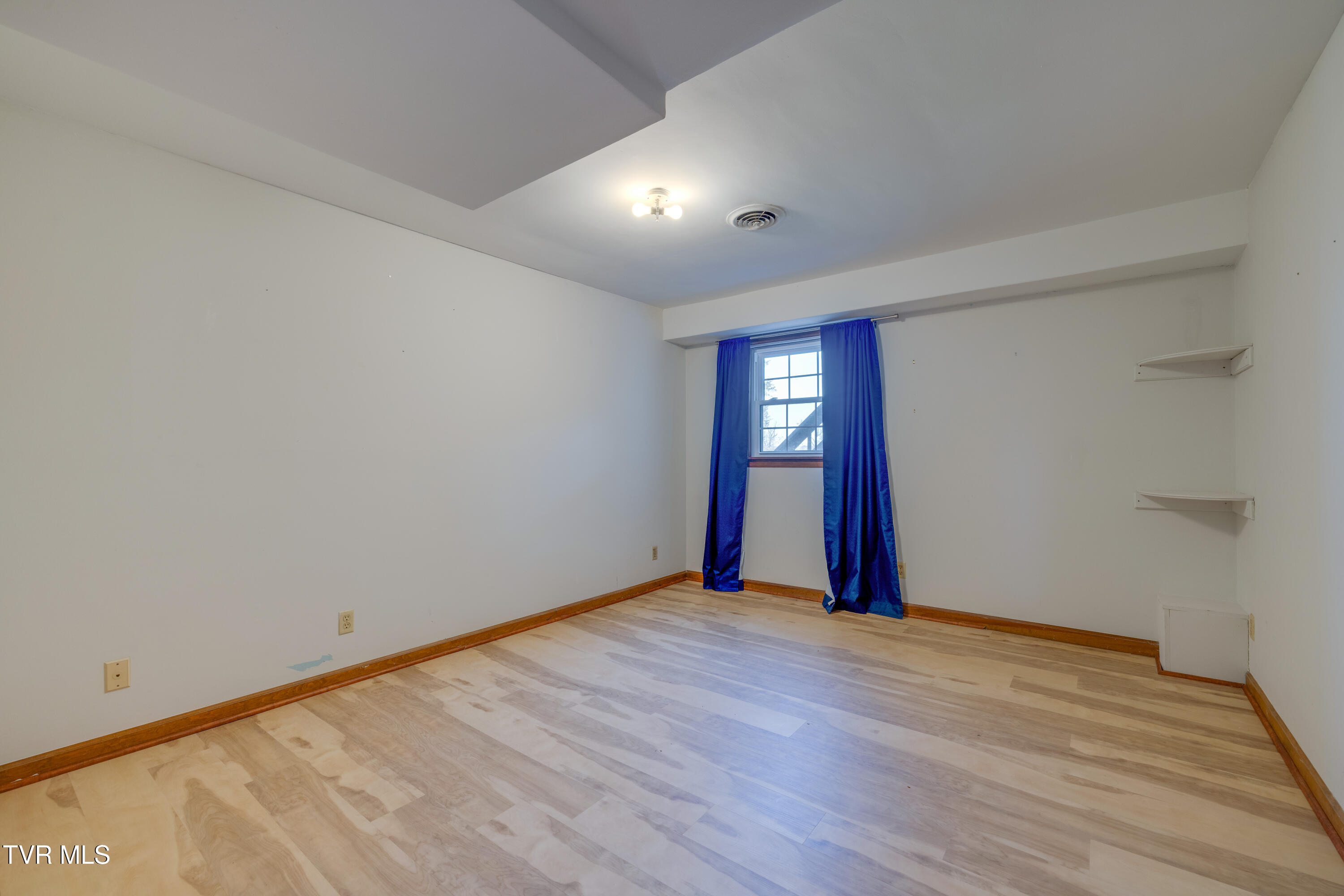 2502 Rambling Road Johnson City, TN 37604 - Photo 37 of 54 037