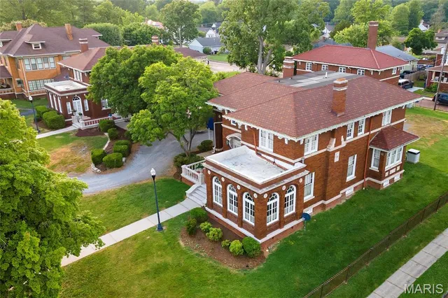 $495,000 | 202 West Poplar Street, Harrisburg, IL 62946