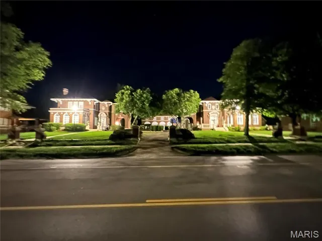 $495,000 | 202 West Poplar Street, Harrisburg, IL 62946